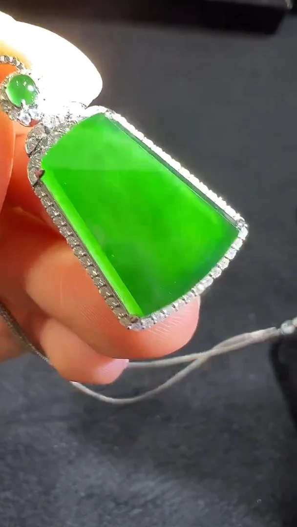 吊坠(不含链)18K金镶嵌翡翠多样性其一不含链