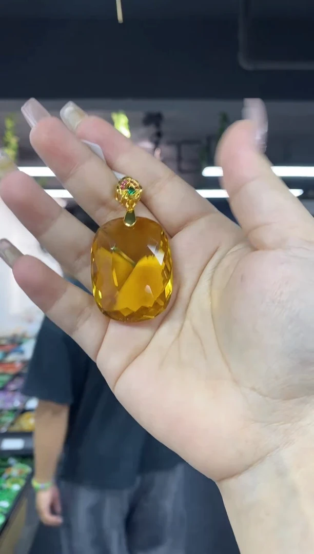 未镶嵌颈饰水晶多样性发其一颜色微差
