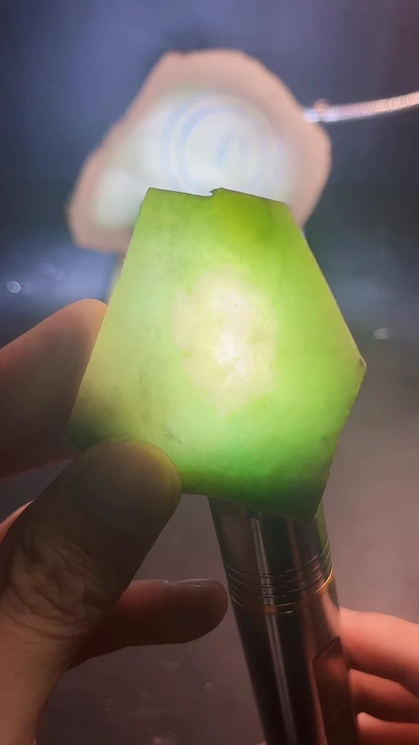 翡翠挂件未镶嵌浴**生翡翠