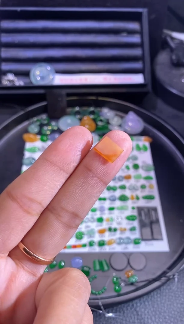 未镶嵌挂件翡翠牌