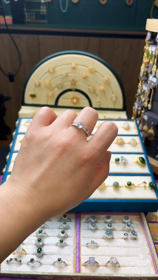 【闪购商品】翡翠耳饰银S925镶嵌翡翠戒指