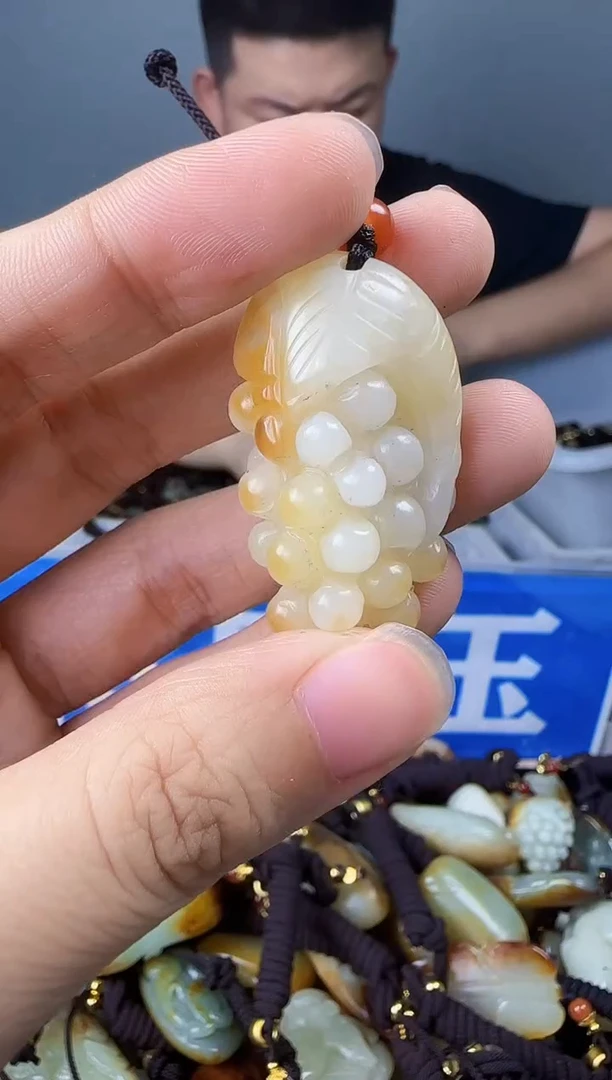 和田玉未镶嵌颈饰1