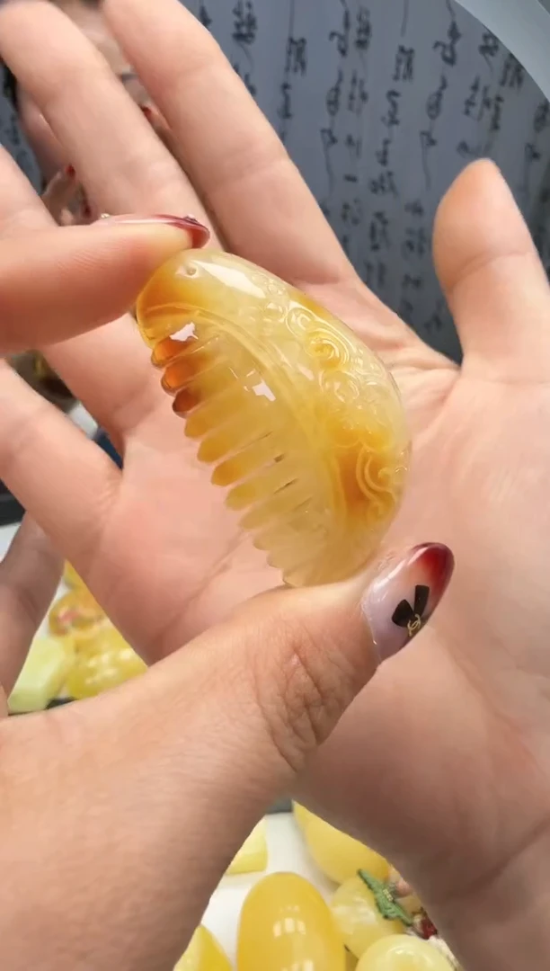 裸石琥珀未镶嵌如图