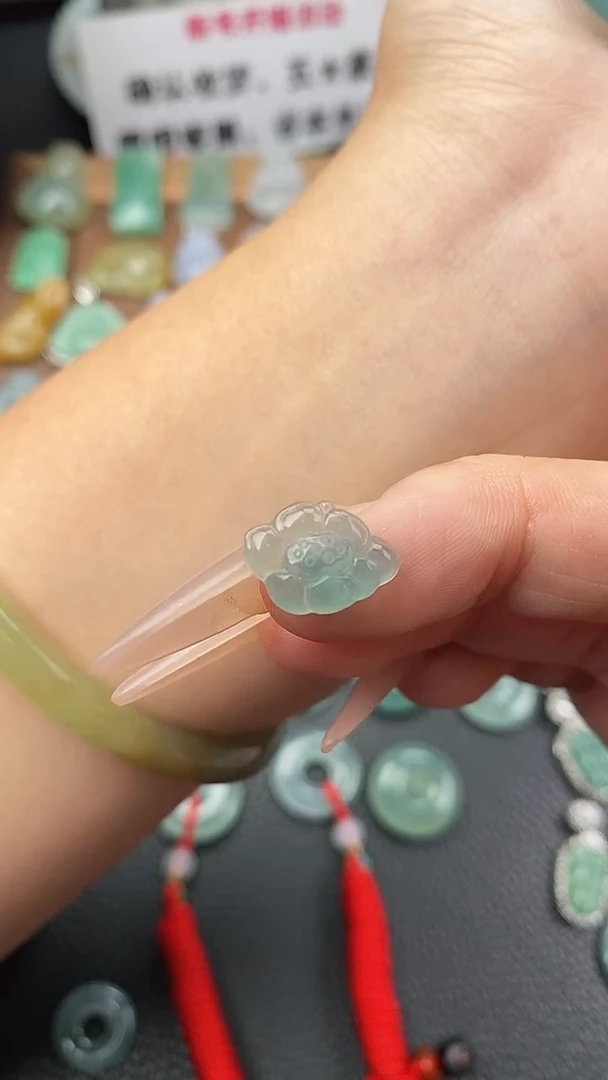 颈饰未镶嵌翡翠荷花