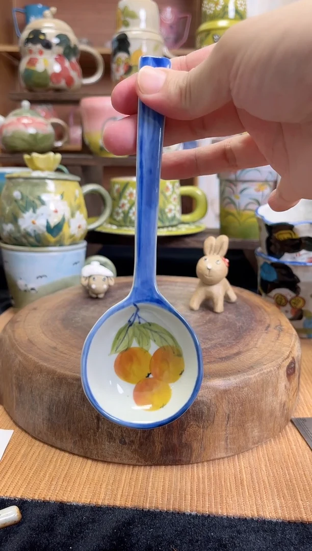 摆件手绘高温釉下陶瓷