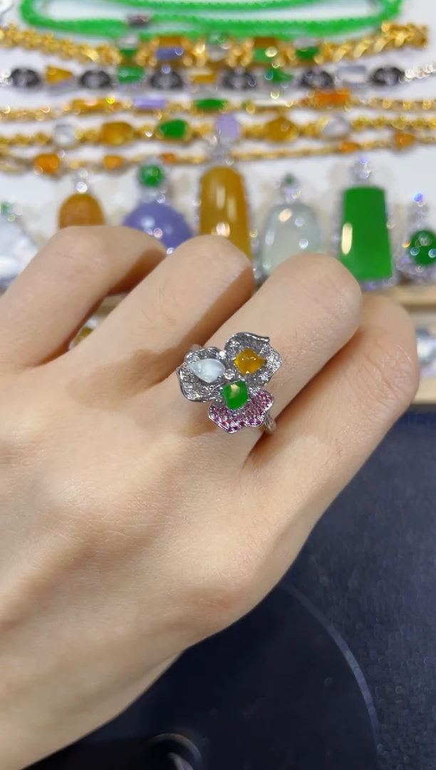 颈饰18K金镶嵌翡翠团购4