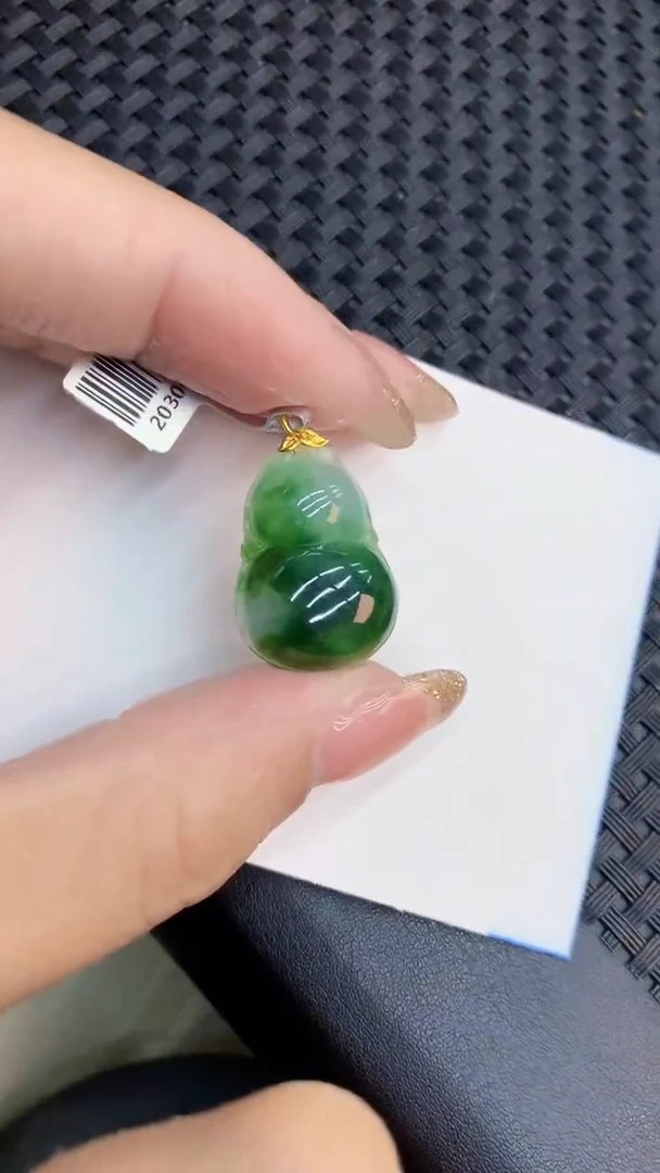 翡翠18K金镶嵌颈饰             8