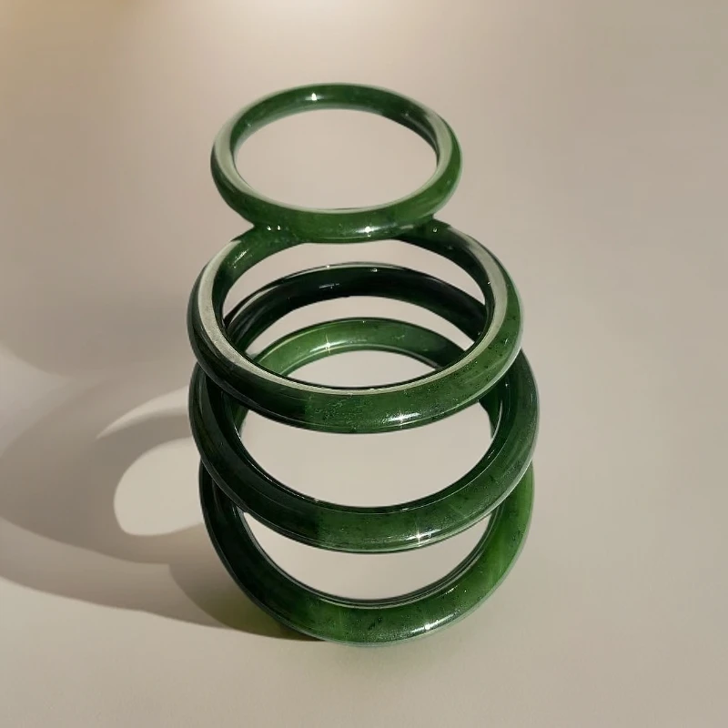 和田玉碧玉红皮.细圆条玉手镯多样性发其一.礼品.生日礼物玲珑款