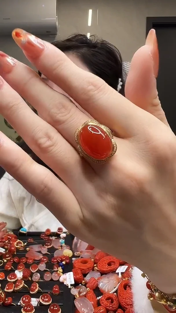 18K金镶嵌戒指南红玛瑙/原矿