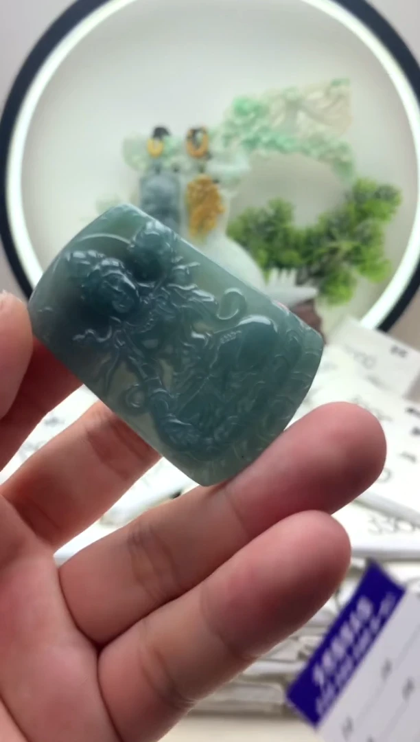 颈饰未镶嵌翡翠观音