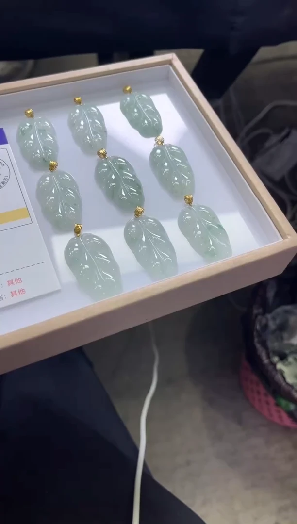 颈饰18K金镶嵌翡翠Y1/多样性发一件/配绳子