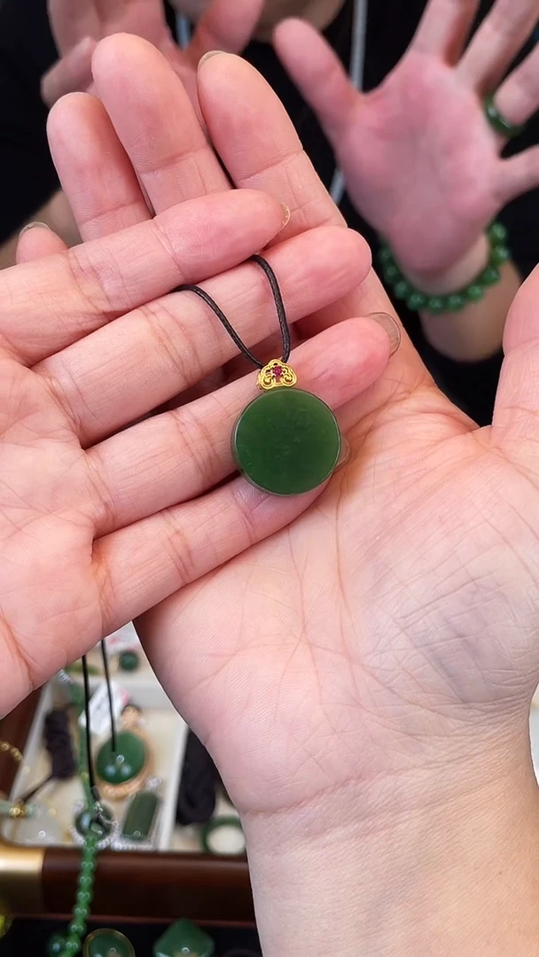 颈饰未镶嵌和田玉小圆牌