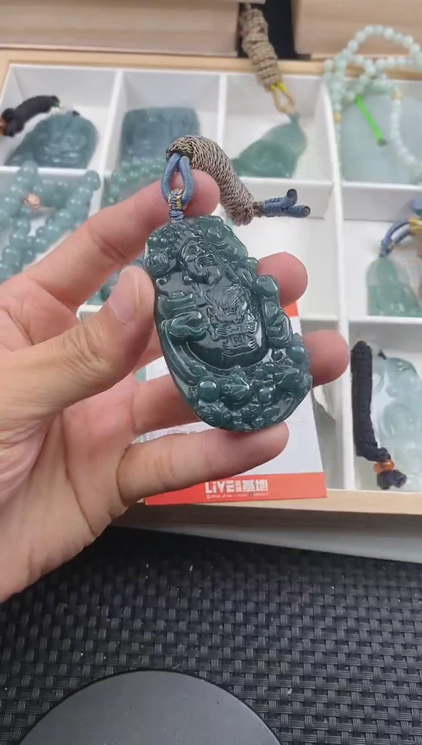 翡翠未镶嵌颈饰