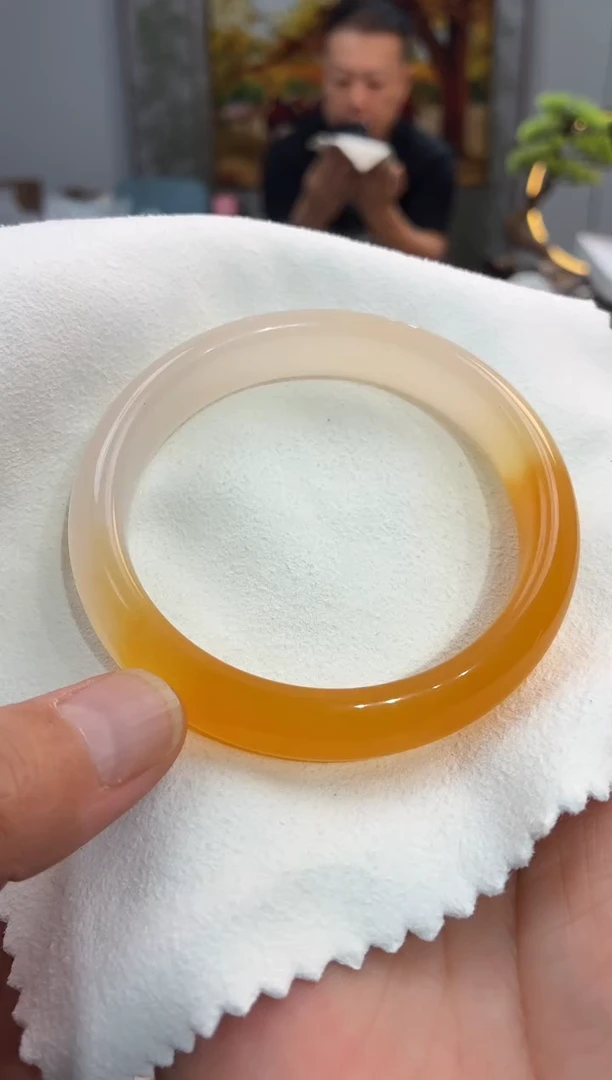 未镶嵌手镯石英质玉（金丝玉）金丝玉手镯