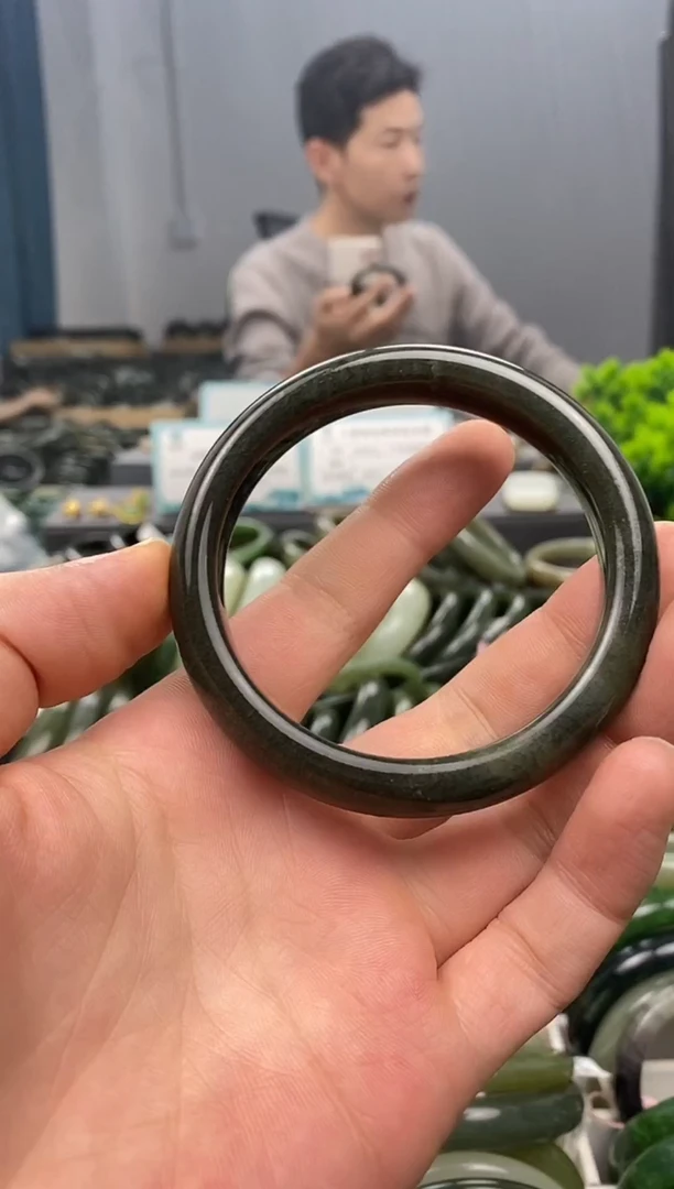 未镶嵌手镯和田玉60