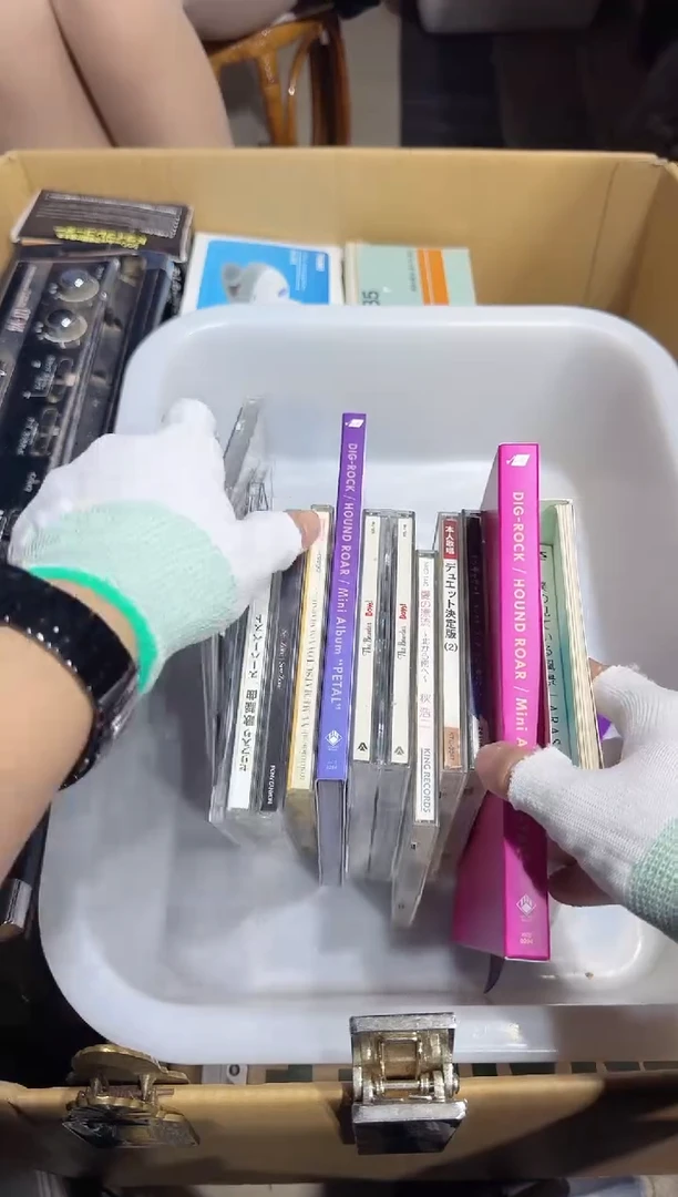 8新梦**朝  797中古商品，瑕疵品，不保好坏。