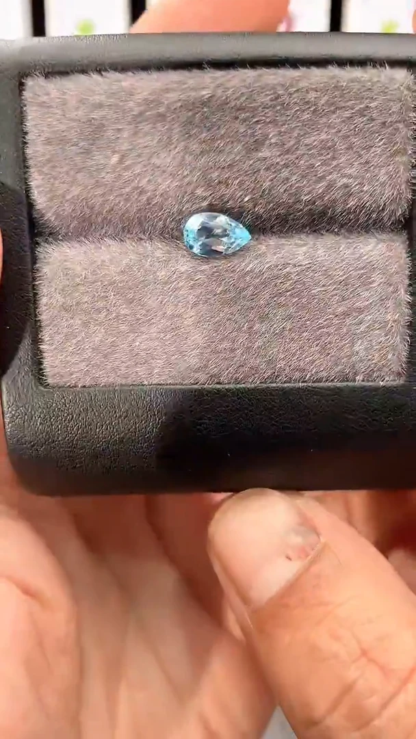 未镶嵌托帕石裸石1克拉