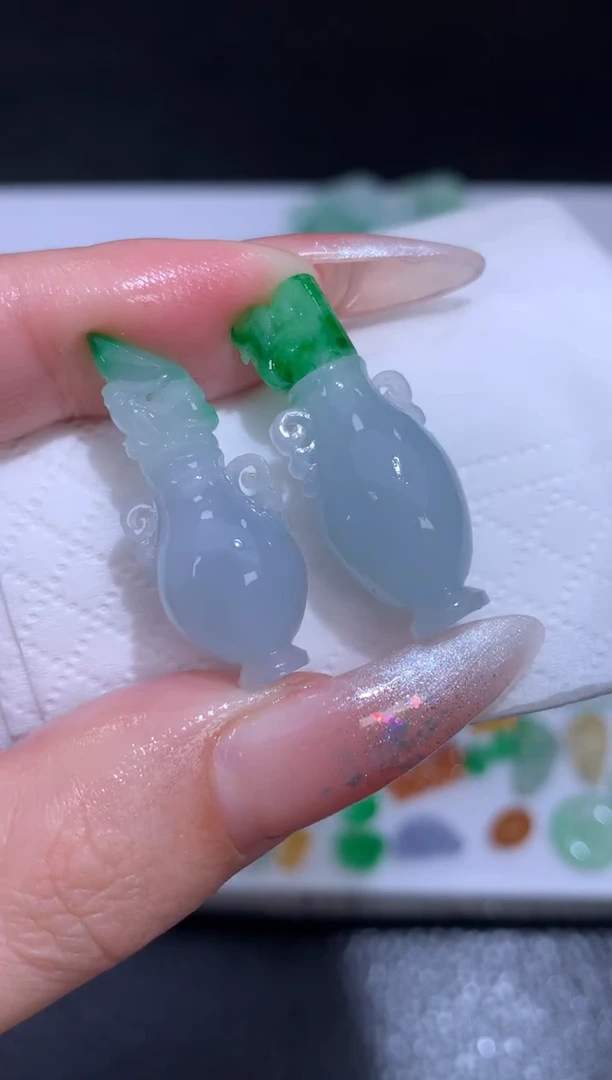 未镶嵌定制翡翠一对净瓶
