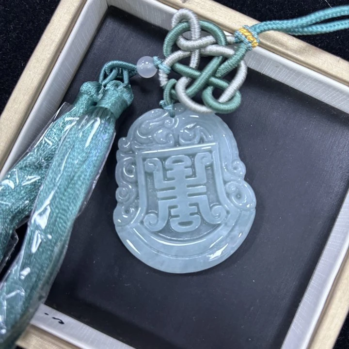 翡翠A货缅寿牌吊坠（拍一个发一个多样性发货）50*43*6-561246