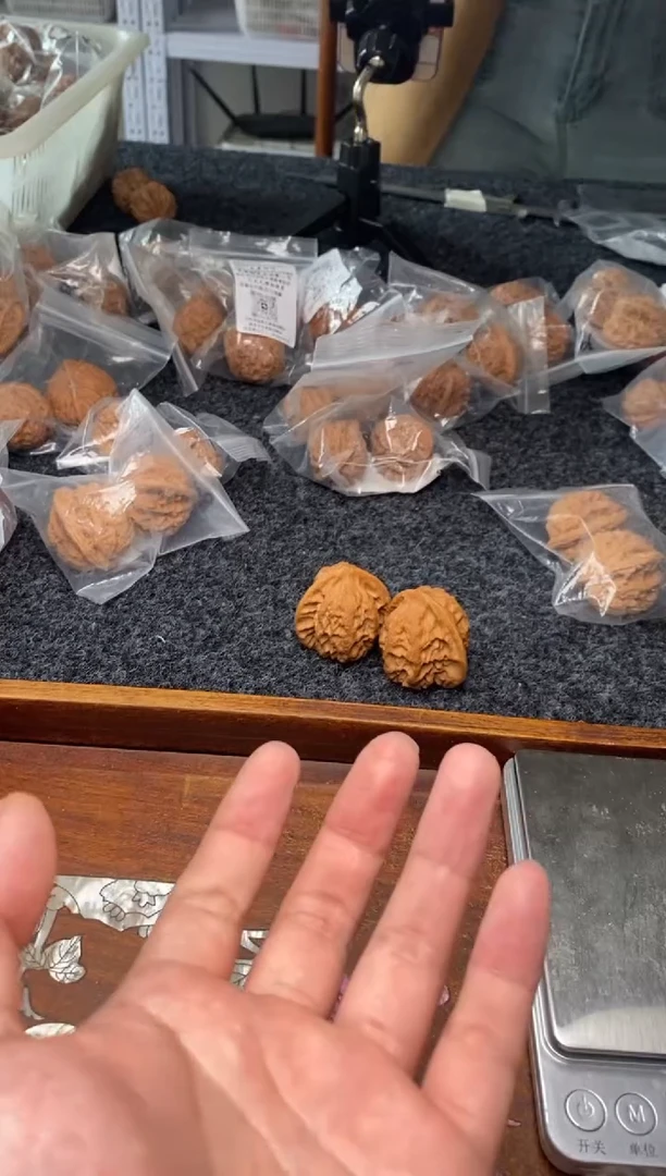 文玩核桃把件G152号41尺梨木台