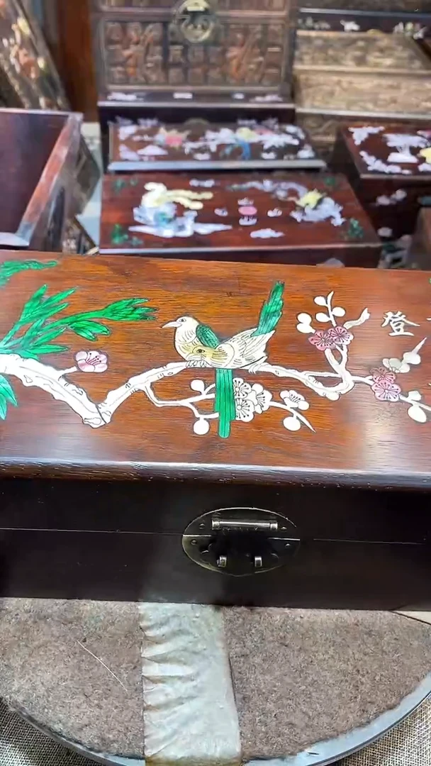 木木雕款寒**血盒子一个