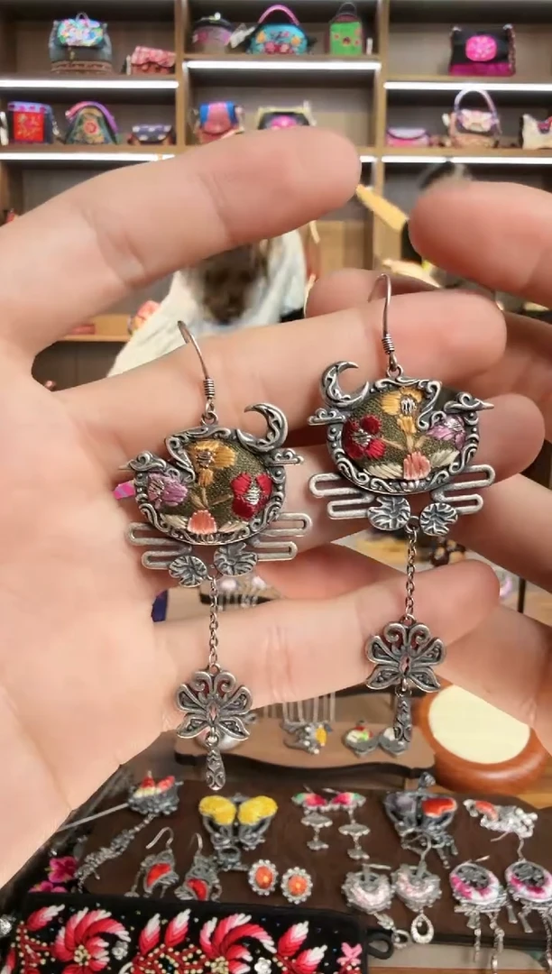 【闪购商品】织绣260蒙阿苏苗绣传承