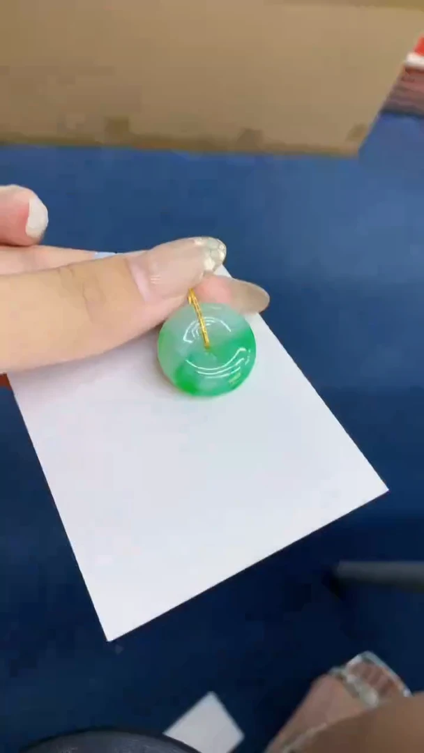 翡翠18K金镶嵌颈饰           1