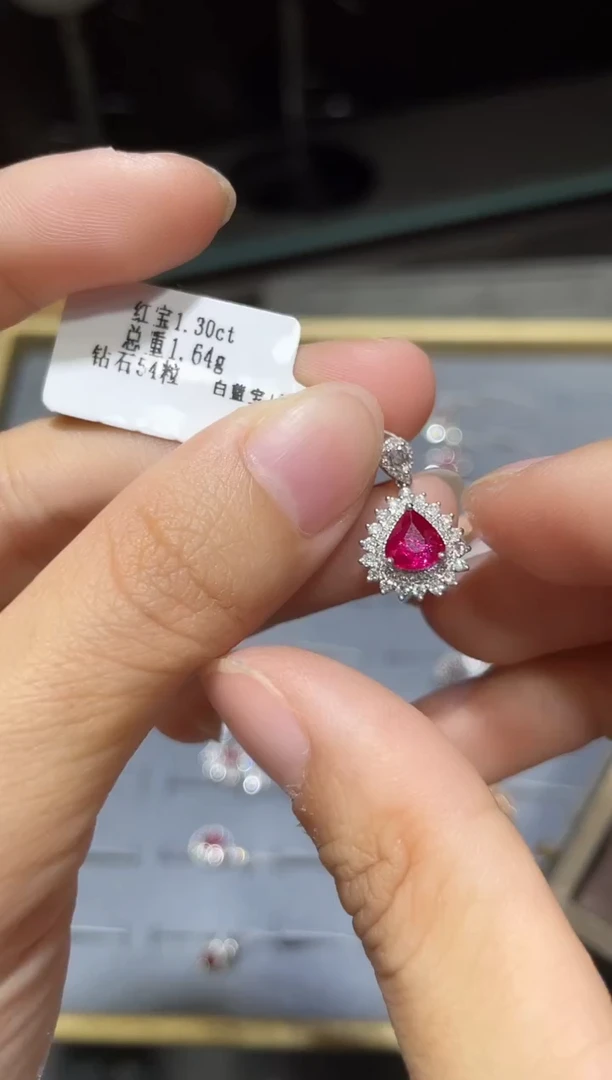 吊坠(不含链)18K金镶嵌红宝石1