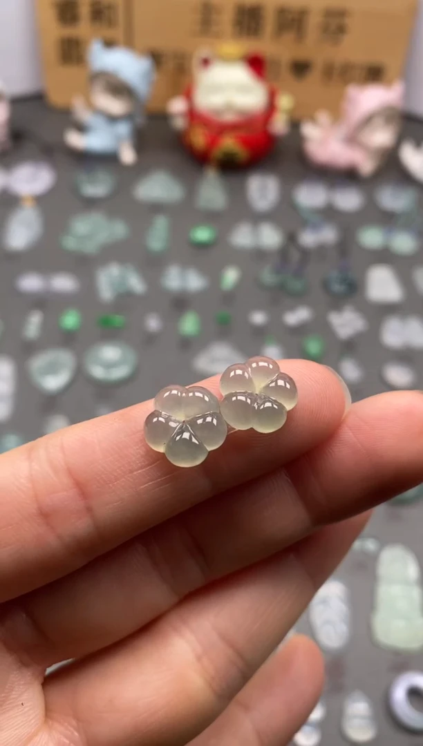 【闪购商品】翡翠颈饰未镶嵌晴緑花开富贵1对/芬