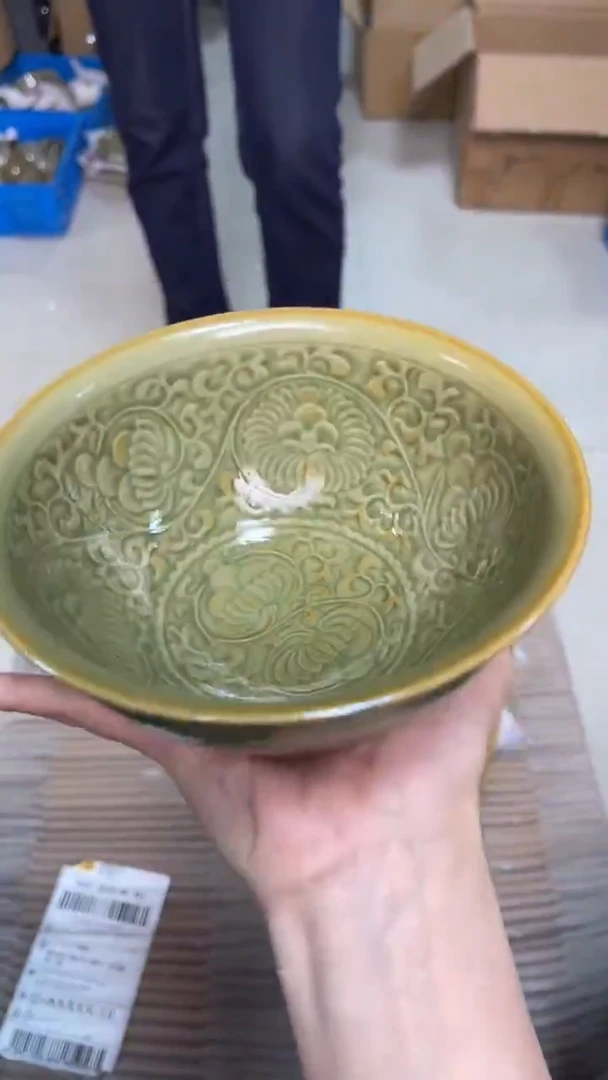 陶瓷橄榄绿菊纹碗（1个）