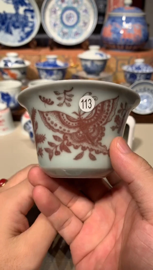 T****I113釉里红蝴蝶没盖的碗