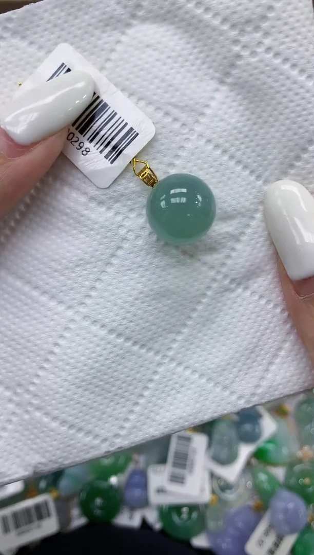 颈饰18K金镶嵌翡翠11111111111