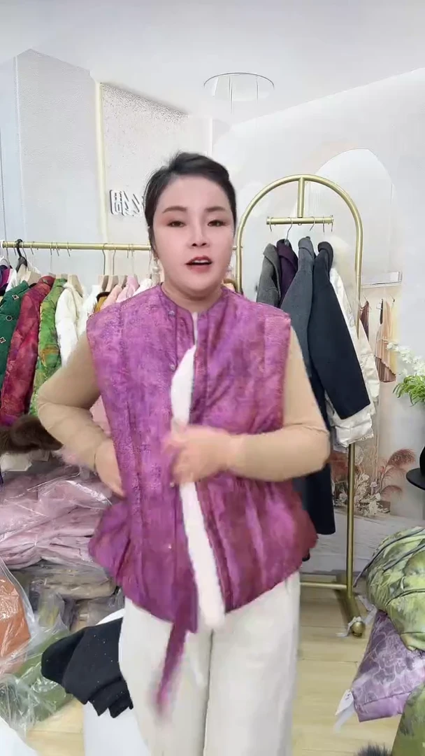 30号紫色羽绒服马甲1件