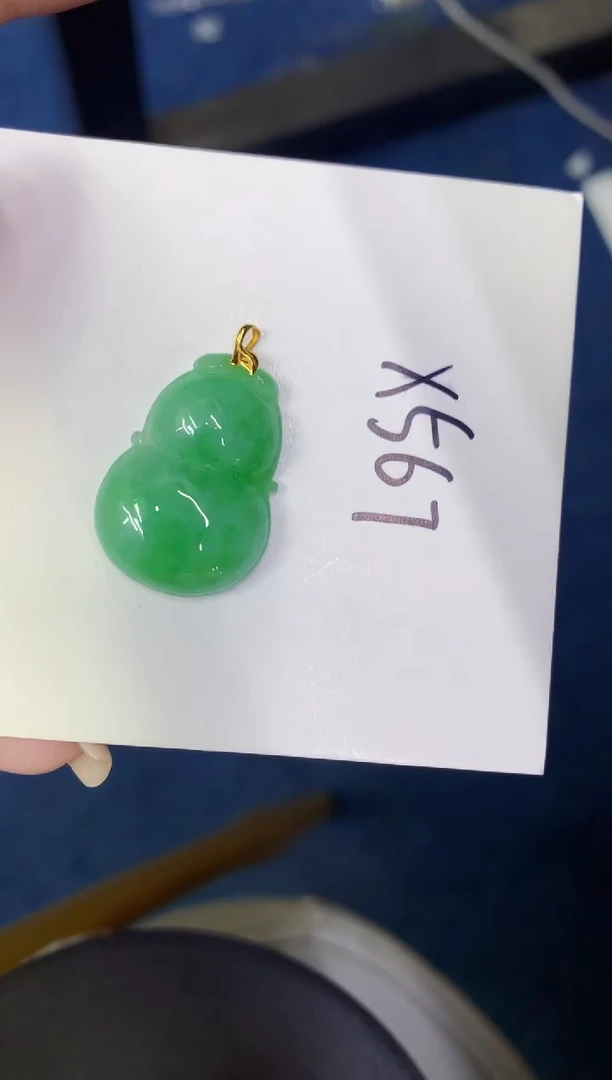 颈饰18K金镶嵌翡翠缅甸天然翡翠A货