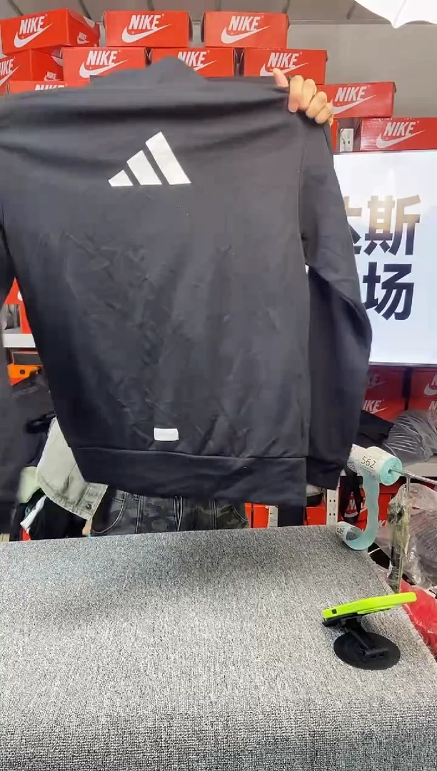 547编码 阿迪达斯 全新无暇 尺码175L 直播间过款为准