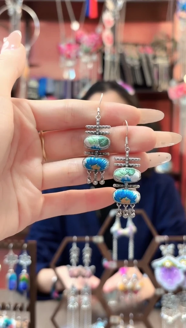 织绣云织谣民族风精美饰品244