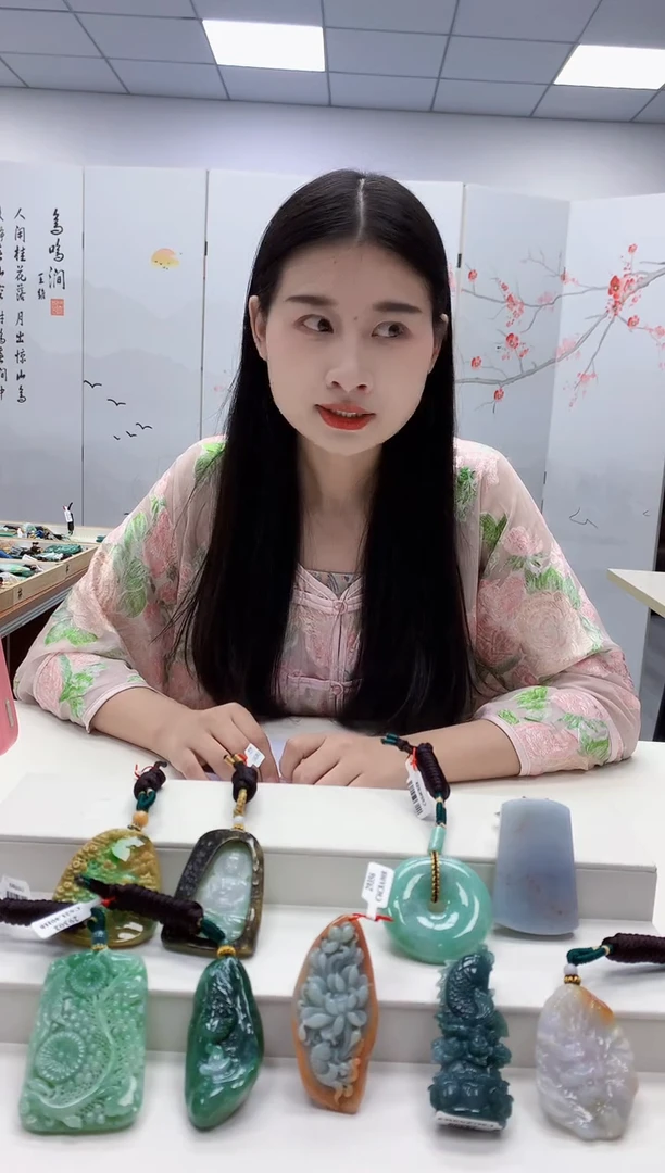 未镶嵌定制翡翠奈****粥4812jw-毛货挂件