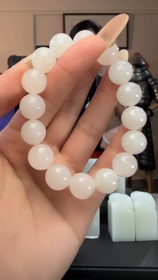颈饰未镶嵌和田玉白玉圆珠手串