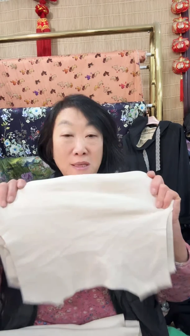 奶茶色德绒M码坎肩裁片两件（脏无售后）
