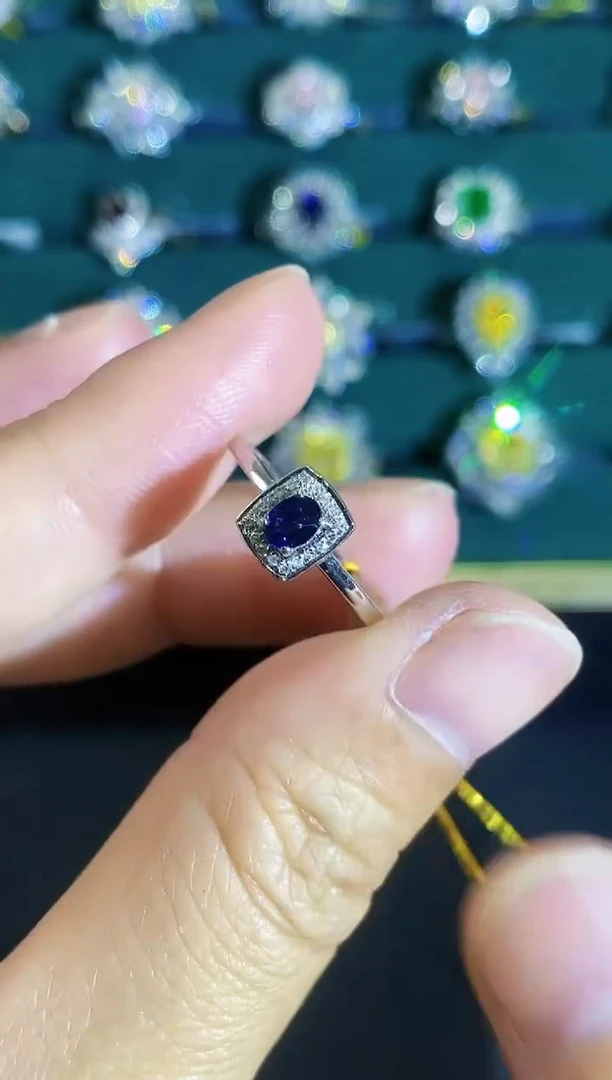 戒指蓝宝石18K金镶嵌戒指