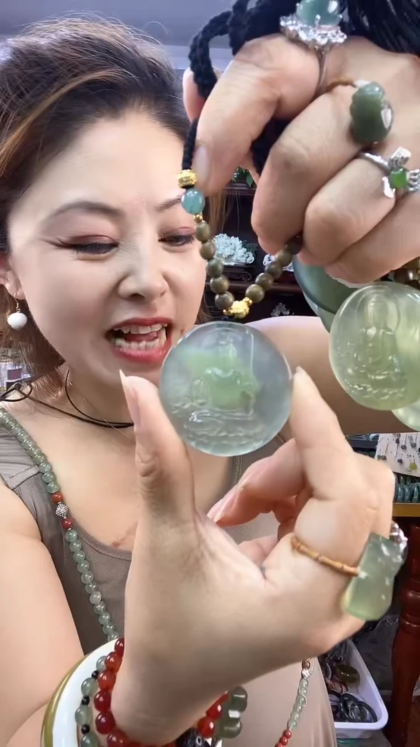 蛇纹石玉未镶嵌鸡观音多样性发货其中之一