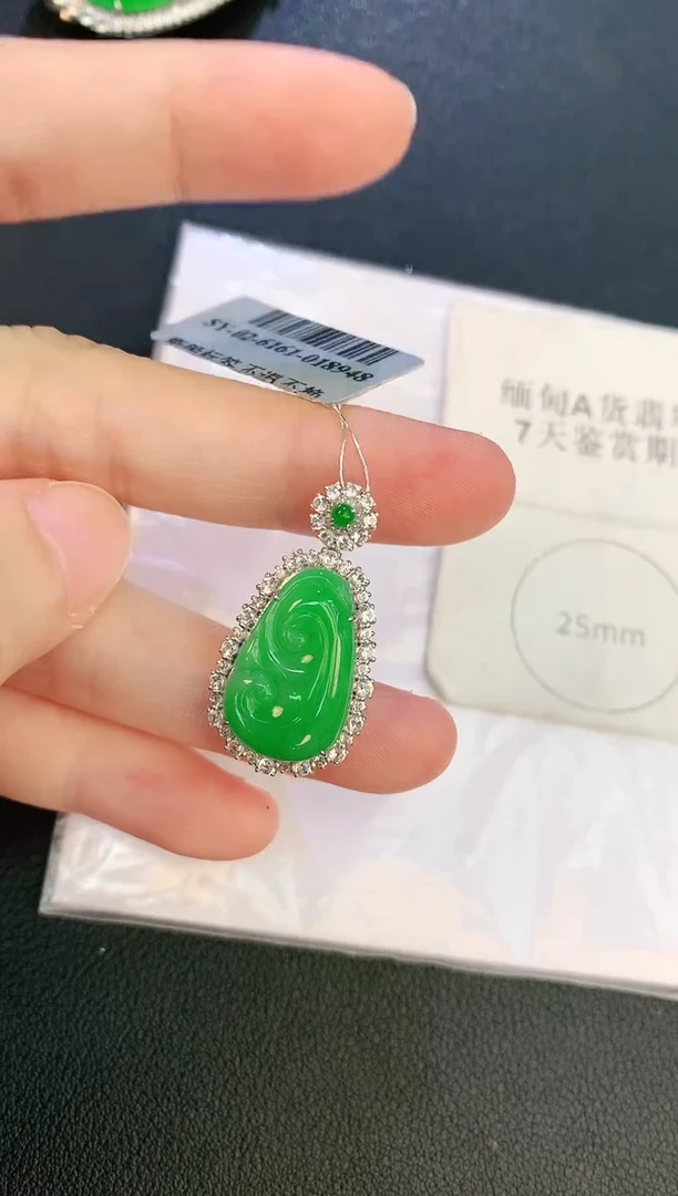 翡翠18K金镶嵌颈饰赠礼盒证书 麦麦
