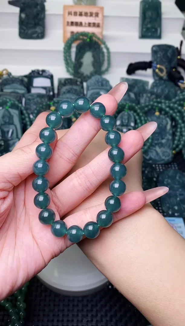 颈饰未镶嵌翡翠