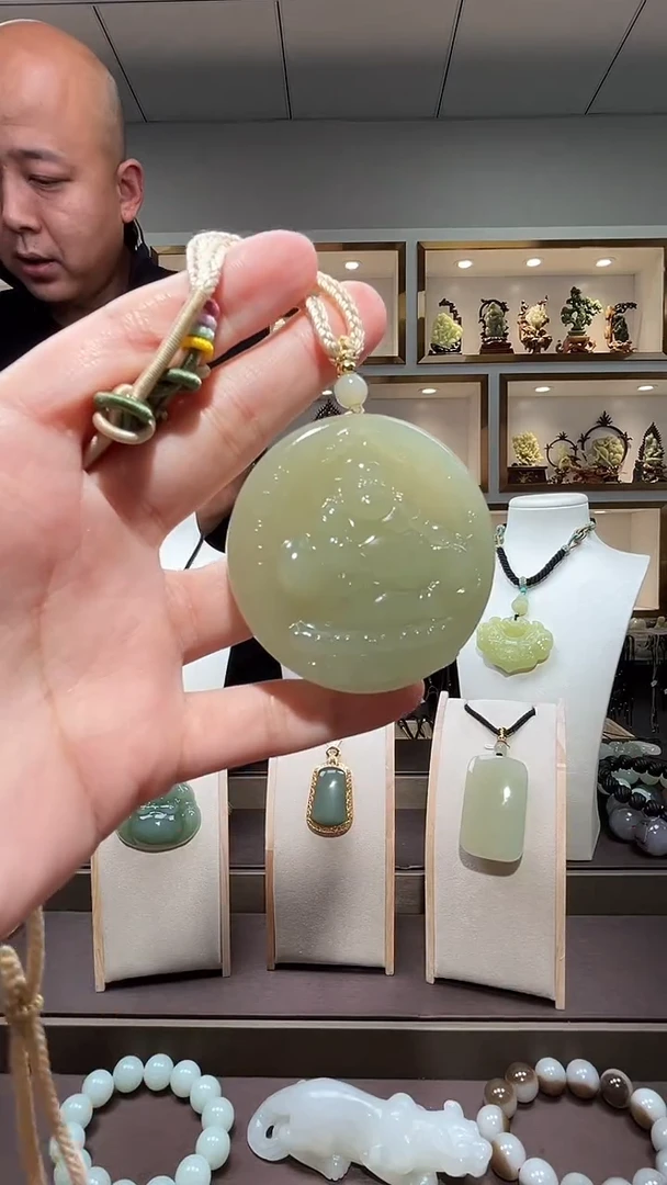 和田玉未镶嵌颈饰苏