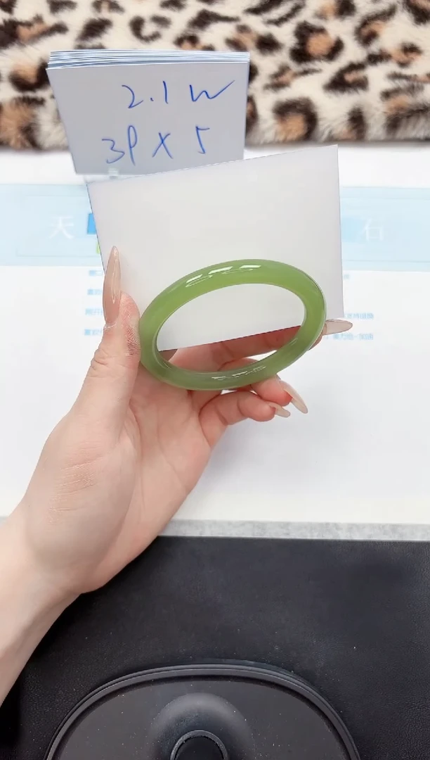 【闪购商品】石英质玉手镯未镶嵌244-52