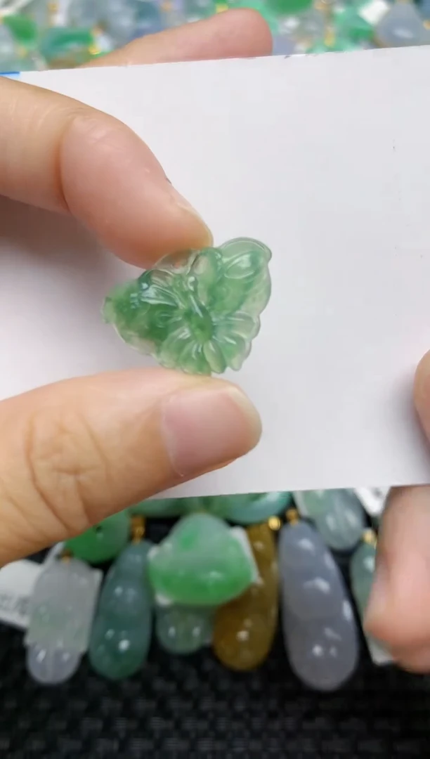 翡翠未镶嵌颈饰天然A货翡翠