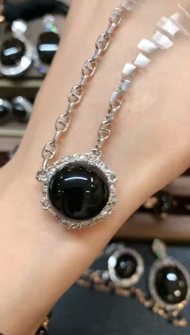 颈饰18K金镶嵌翡翠a152