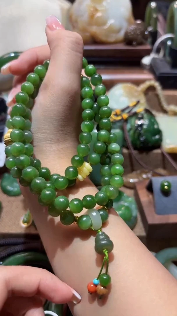 颈饰未镶嵌和田玉（碧玉）1