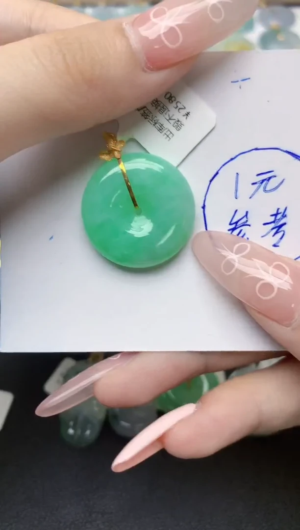 翡翠18K金镶嵌颈饰天然翡翠A货