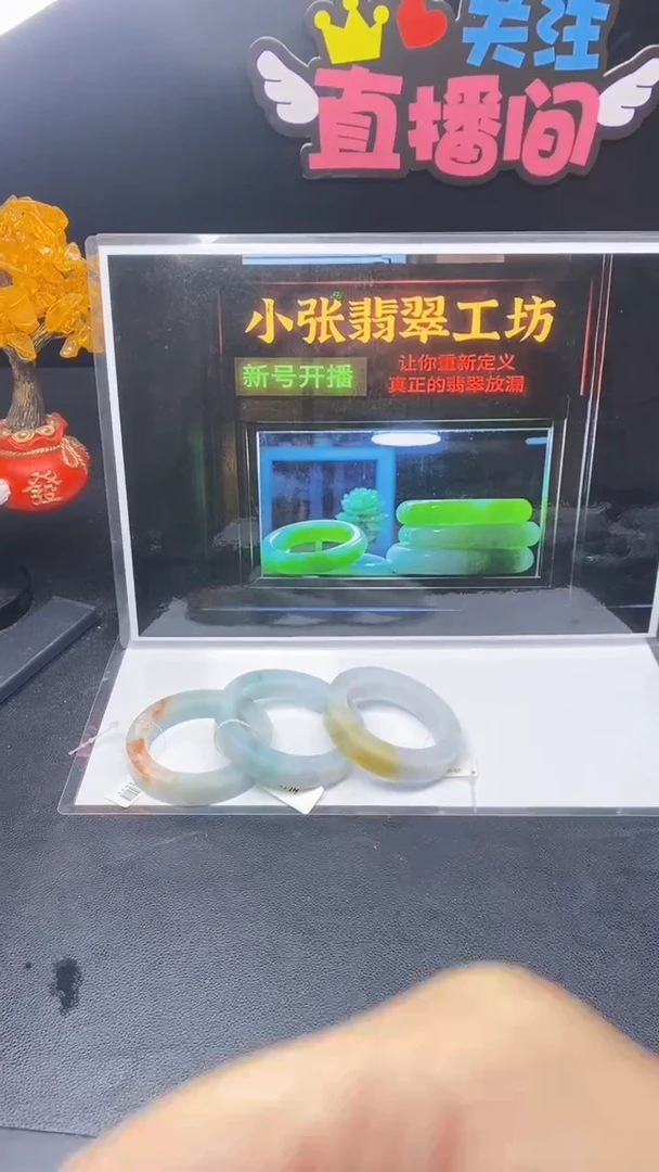 未镶嵌手镯定制翡翠1